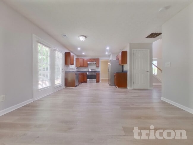 Photo - 156 Bridgestone Ln