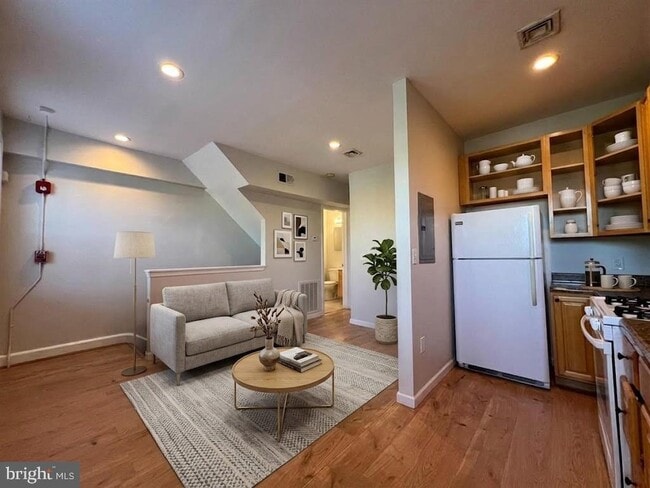 Photo - 255 Mercer St