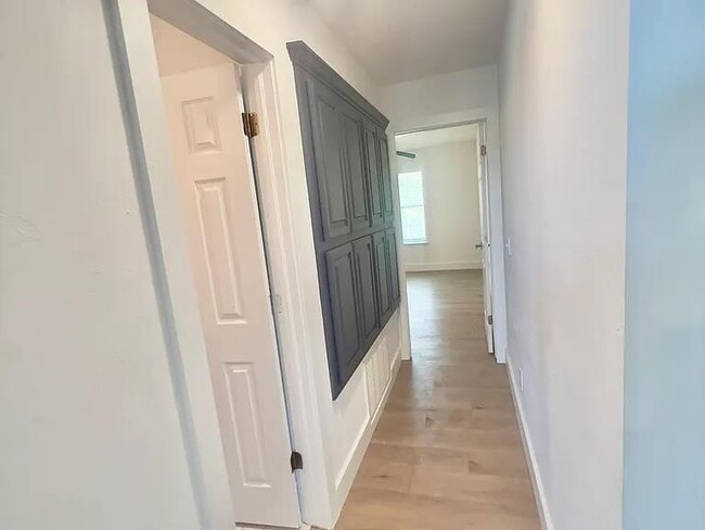 Photo - 1121 Charlton Rd