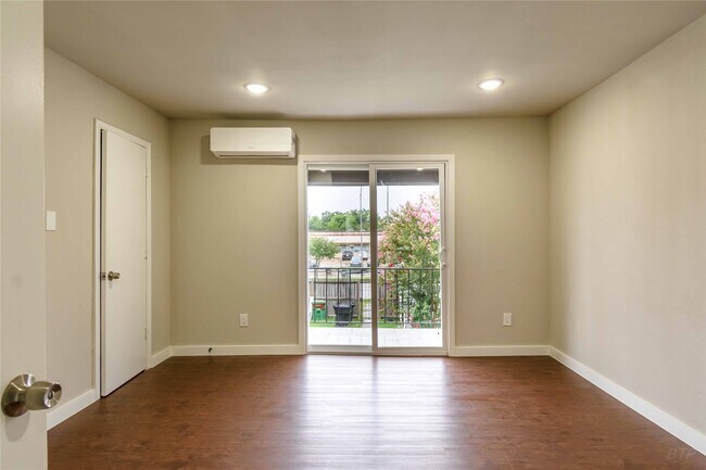 Photo - 11933 Beechnut St