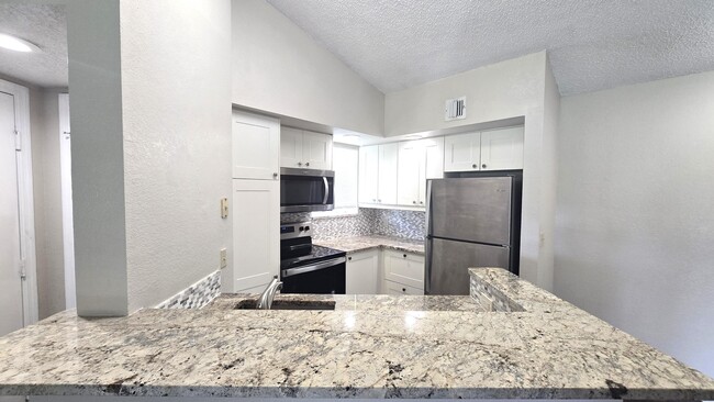 Building Photo - 3400 Pinewalk Dr N Unit 928