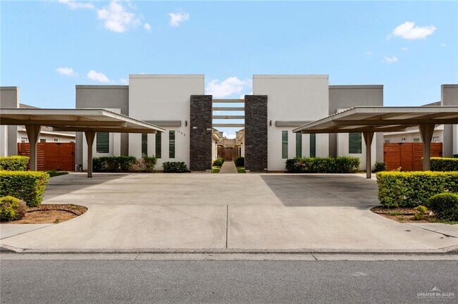 Building Photo - 12 West Dr Unit 1