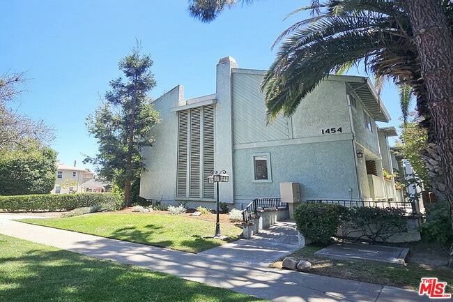 Building Photo - 1454 E Orange Grove Blvd Unit 1