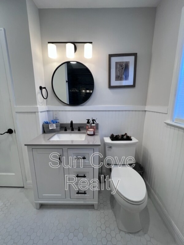 Building Photo - 725 28th St N