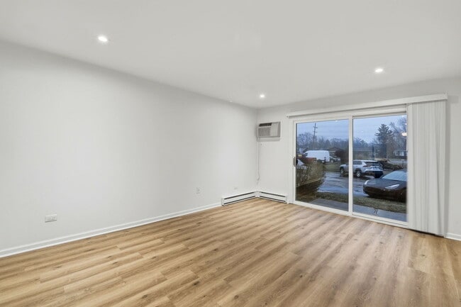 Photo - 850 E Old Willow Rd