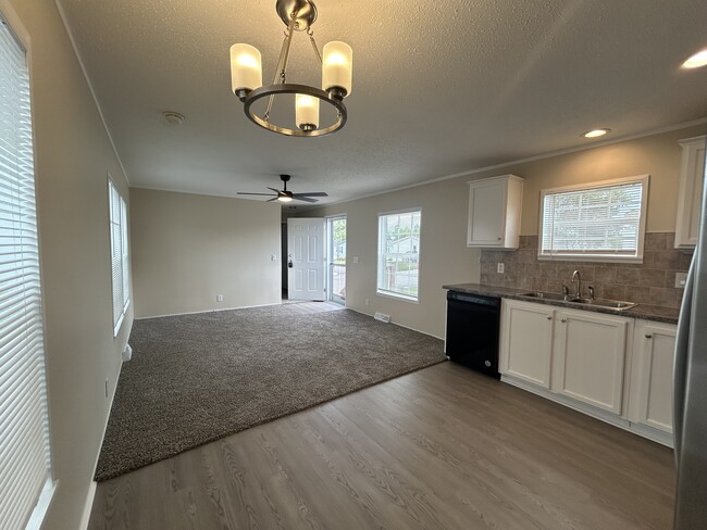 2341 Oakgrove Dr