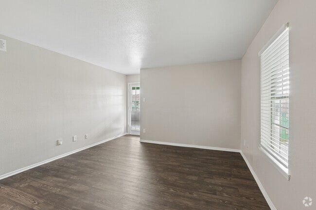 2BR, 2BA - 1,012SF - Living Room