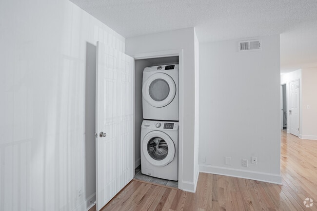 1BR, 1BA - 870SF - Laundry Closet
