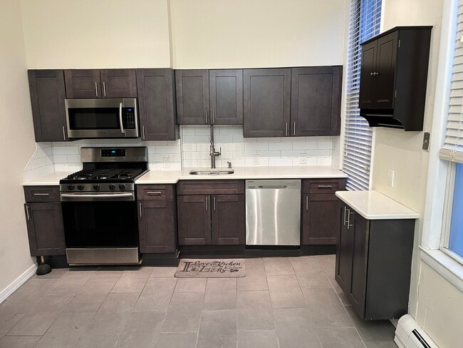 Building Photo - 90 Manhattan Ave Unit 2