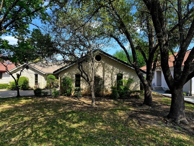 Photo - Golf Course Living in The Hills – 4 Bed in Lakeway