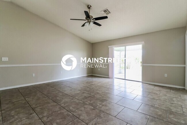 Photo - 3 Bedroom Pet-Friendly Home in Lakeland, FL with Main Street Renewal