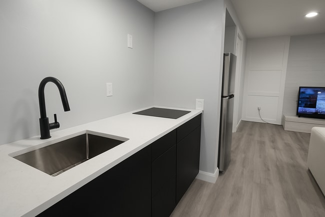 Photo - 9483 S Buttonwood Dr Unidad 4 - Basement Apartment