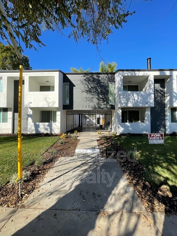 Building Photo - 12325 Moorpark St Unit 103 Rental
