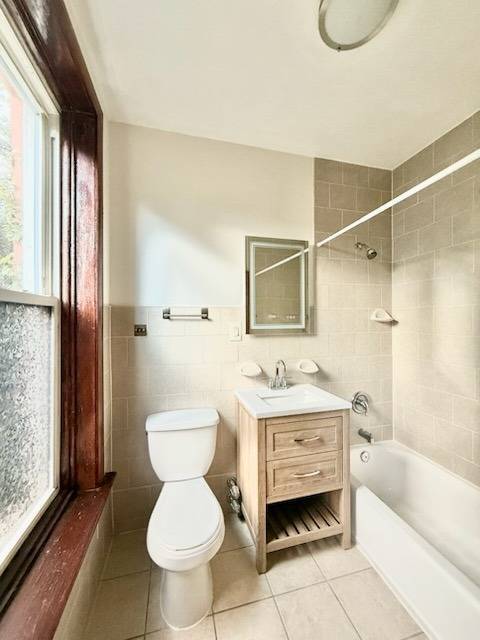 Photo - 136 St James Pl