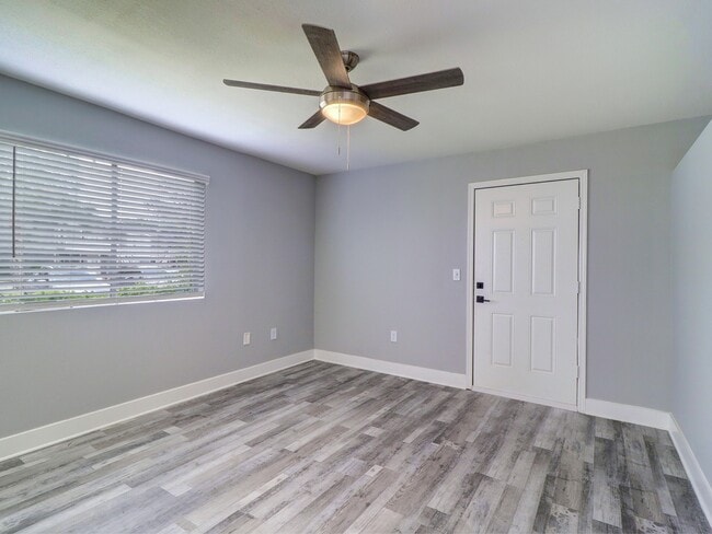 1x1 530 Square Feet Diamond