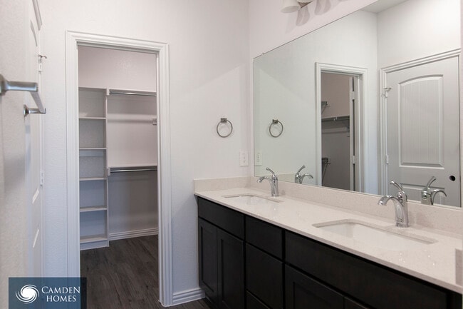 Photo - 217 Mina St