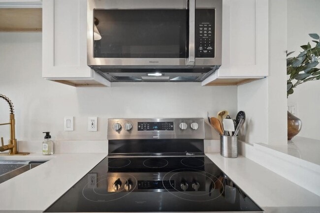 Photo - 1417 E 38th Pl