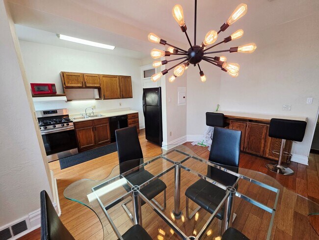 Building Photo - Killer view! 2 bed 1 bath Mt Washington! AVAILABLE 6/1 Unit 456 Bailey