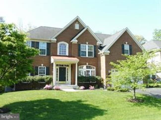 Building Photo - STUNNING 5 BEDROOM 4.5 BATH HOME IN CROSS ...