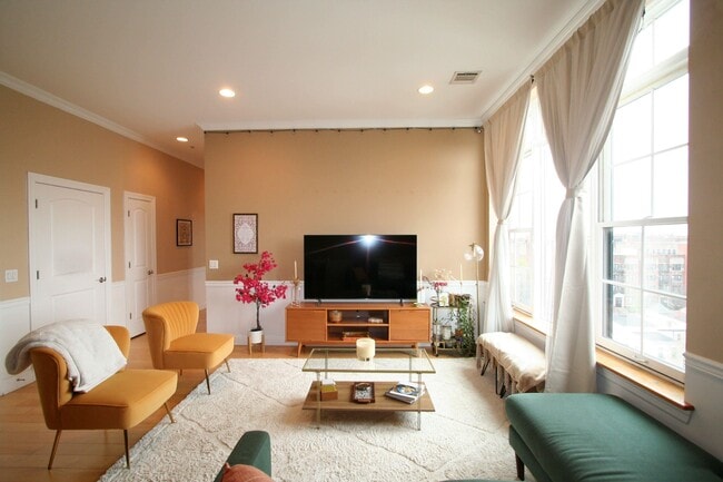 Photo - 769 Montgomery St Unidad 604