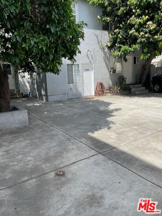 12244 Vanowen St