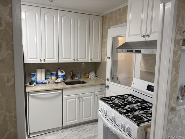 Photo - 81-11 261st St