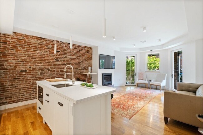 Photo - 15 Regent Cir Unit 1