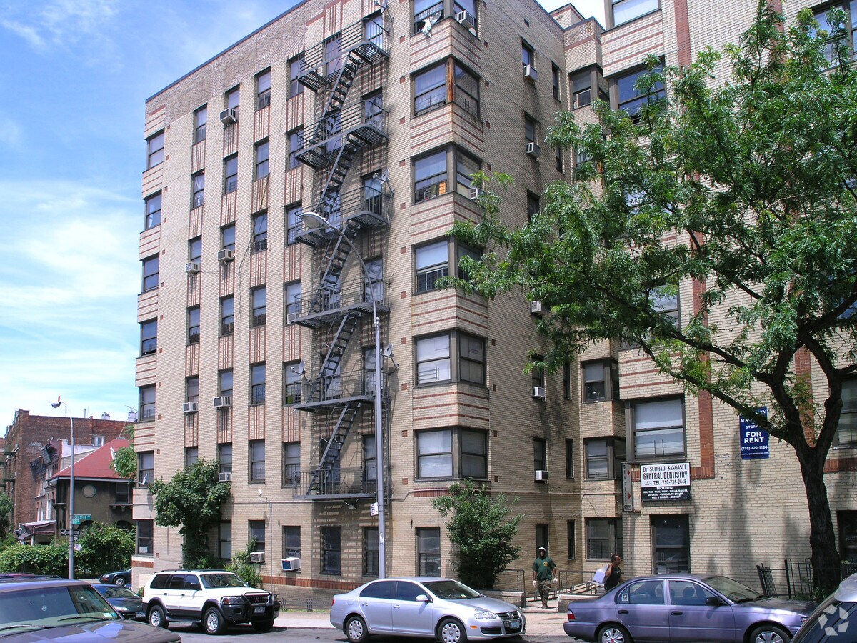 Photo - 161-165 E 179th St