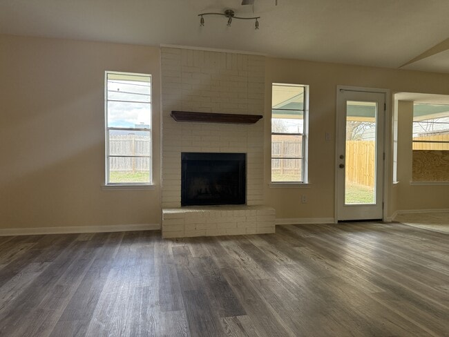 Photo - 1409 Opal Rd