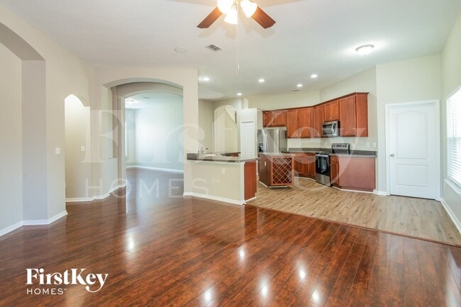 Photo - 581 Longmill Ln