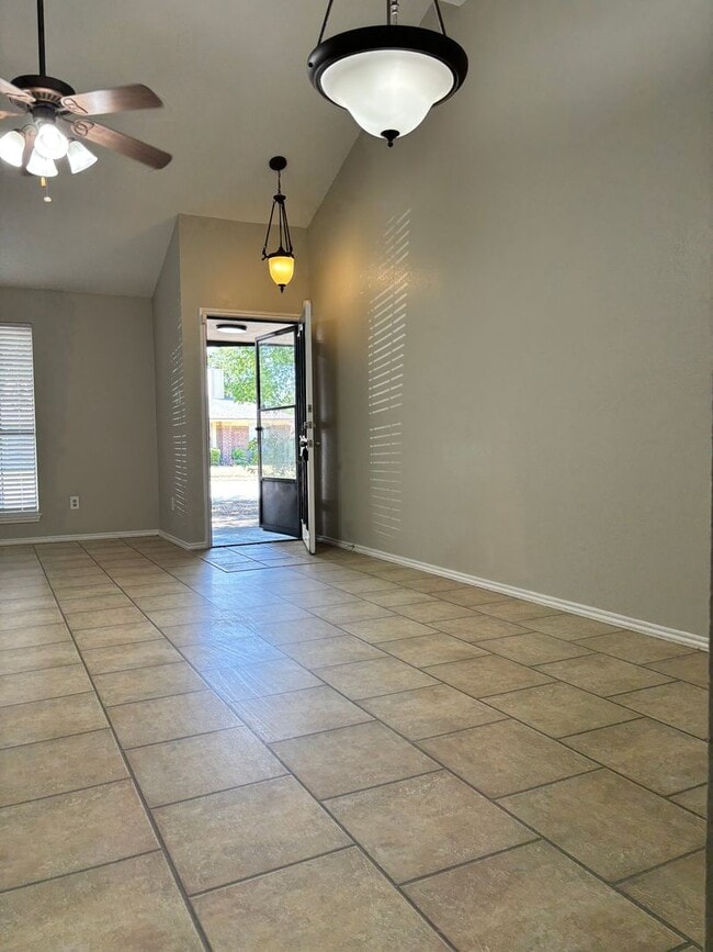 Photo - 104 Glade Shadow Dr