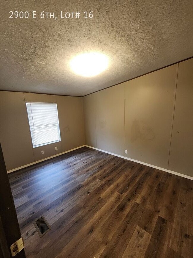 Photo - 2900 E 6th Ave