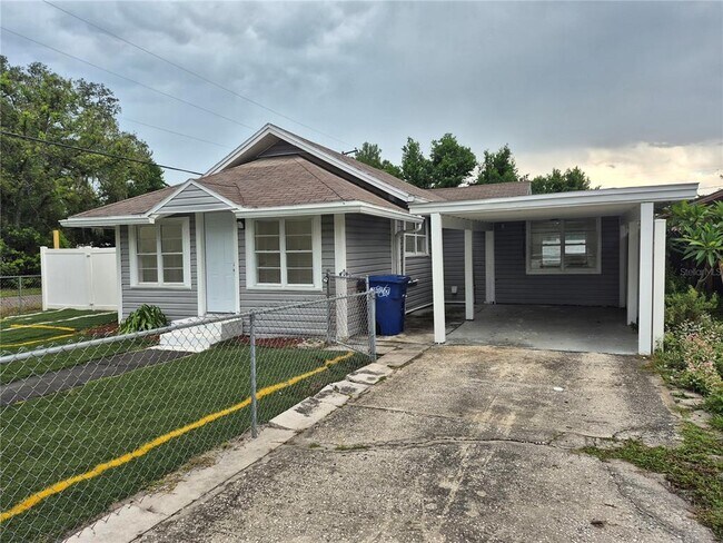 Building Photo - 1402 E Bougainvillea Ave
