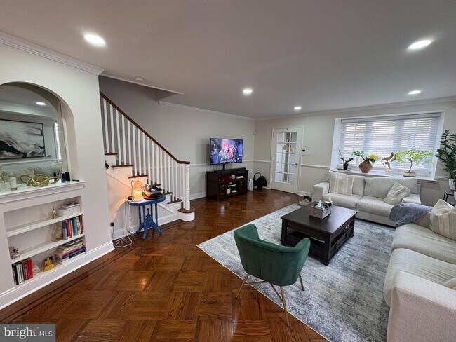 Photo - 1334 Yerkes St