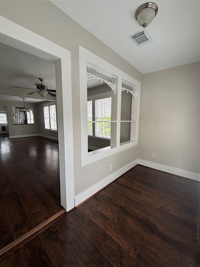 Photo - 841 E 23rd St