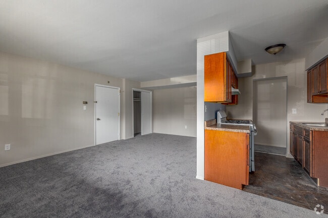 1BD, 1BA - 700 SF