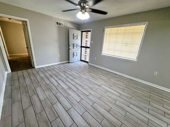 Photo - 5209 Yale Rd