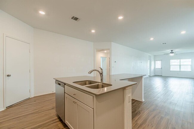 Photo - 341 Escondido Cir