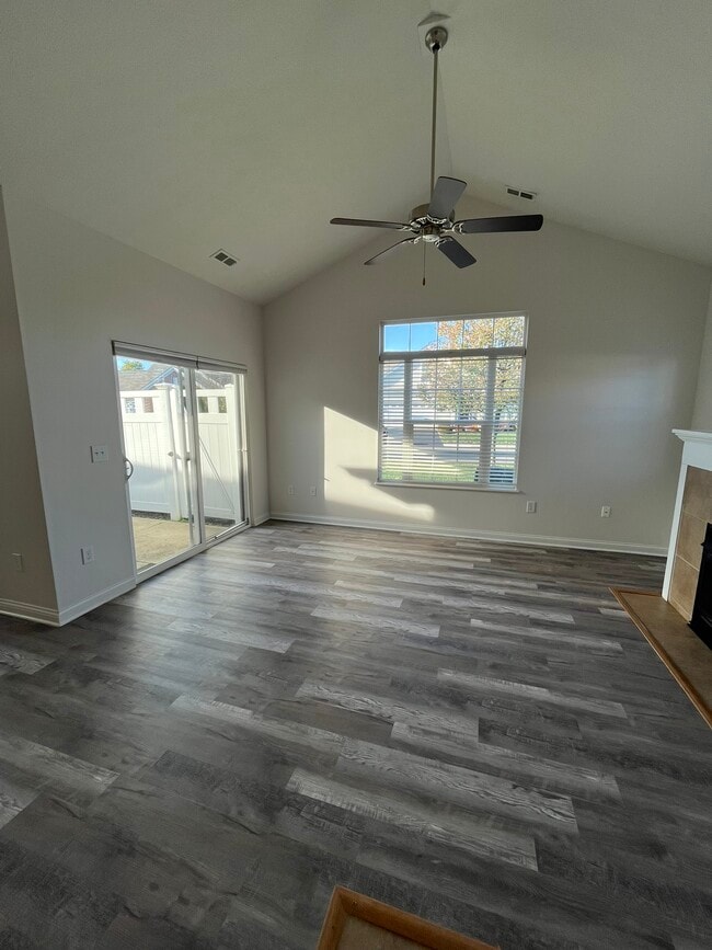 Photo - 6897 Rothwell St Unidad 6897 Rental