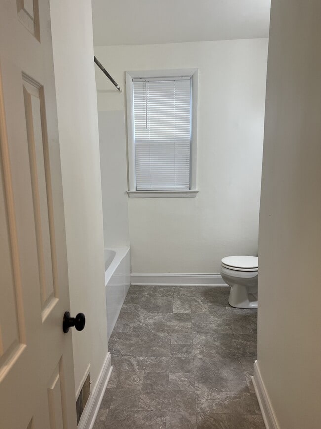 Photo - 2416 Johnson St