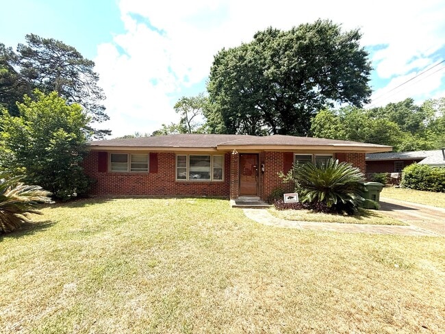 Building Photo - ** 3 bed 2 bath located in Morningview **Call (334-366-9198 for a  self viewing)