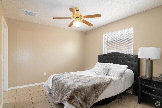 3BR, 2BA - 1,083SF - Primary Bedroom