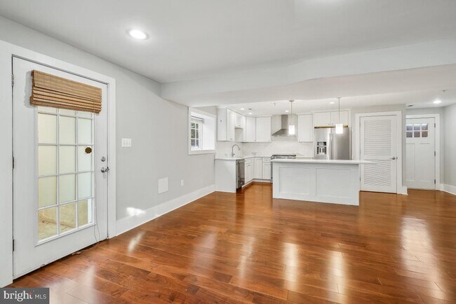 Photo - 837 Shepherd St NW