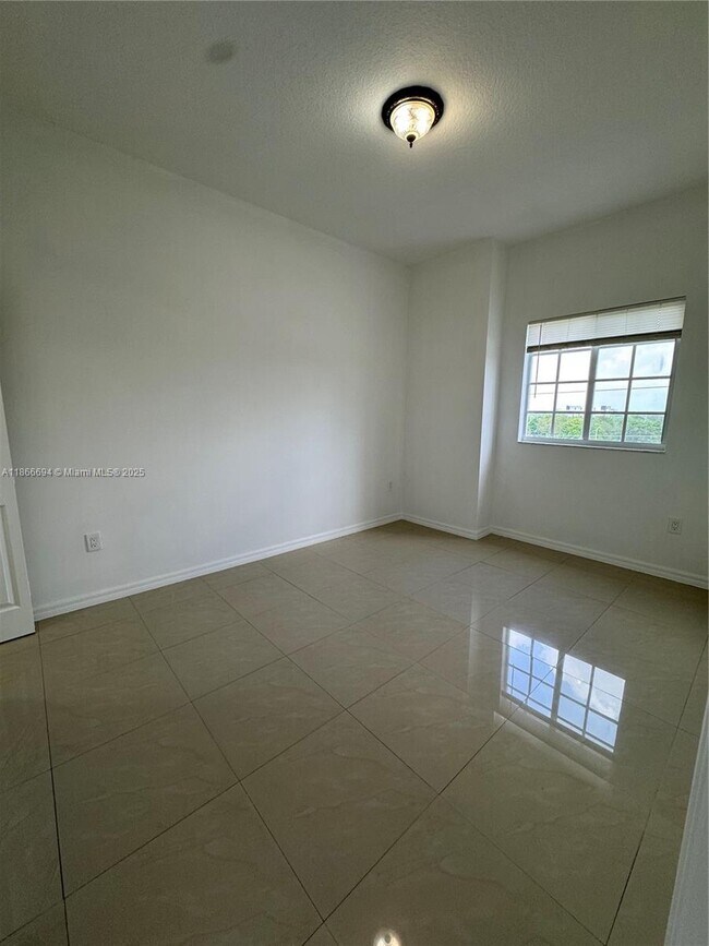 Photo - 5271 SW 8th St Unidad 412