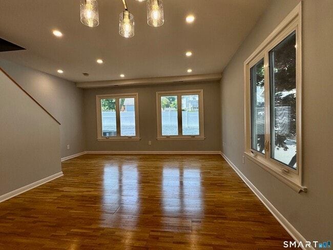 Photo - 115 Flax Hill Rd