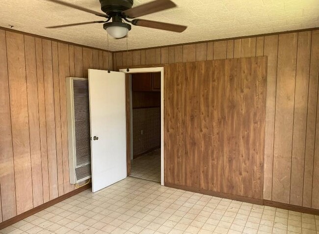 Photo - 820 Raymond St