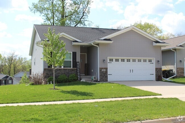 Building Photo - 4 Bedroom, 3 bath close to University and ... Rental