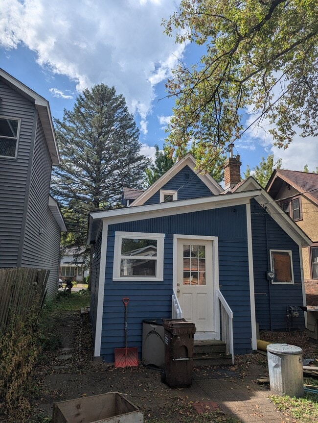 217 1st St W