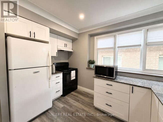 Photo - 1102 Langlois Ave