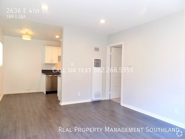 Building Photo - 2636 E 4th St Rental